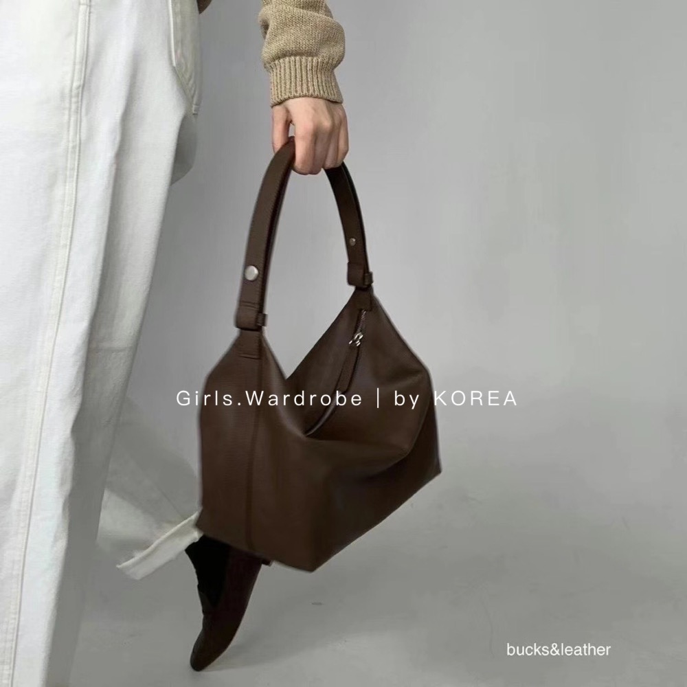 【𝐆𝐢𝐫𝐥𝐬.𝐖𝐚𝐫𝐝𝐫𝐨𝐛𝐞🇰🇷韓國正品代購】正韓bucks & leather手工牛皮拉鍊斜背包 肩背包-細節圖7