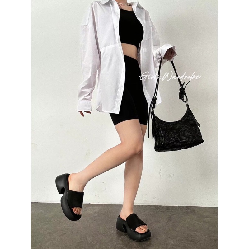 ￼【𝐆𝐢𝐫𝐥𝐬.𝐖𝐚𝐫𝐝𝐫𝐨𝐛𝐞新加坡小CK正品代購】Hobo皺摺包 半月形單肩包 斜背包CK2-40271360-細節圖7