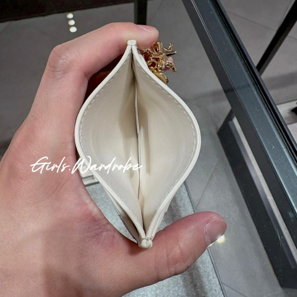 現貨🔥𝐆𝐢𝐫𝐥𝐬.𝐖𝐚𝐫𝐝𝐫𝐨𝐛𝐞｜ 小ck菱格愛心蝴蝶結吊飾卡夾 卡包CK6-50770712正品代購 情人節禮物-細節圖5