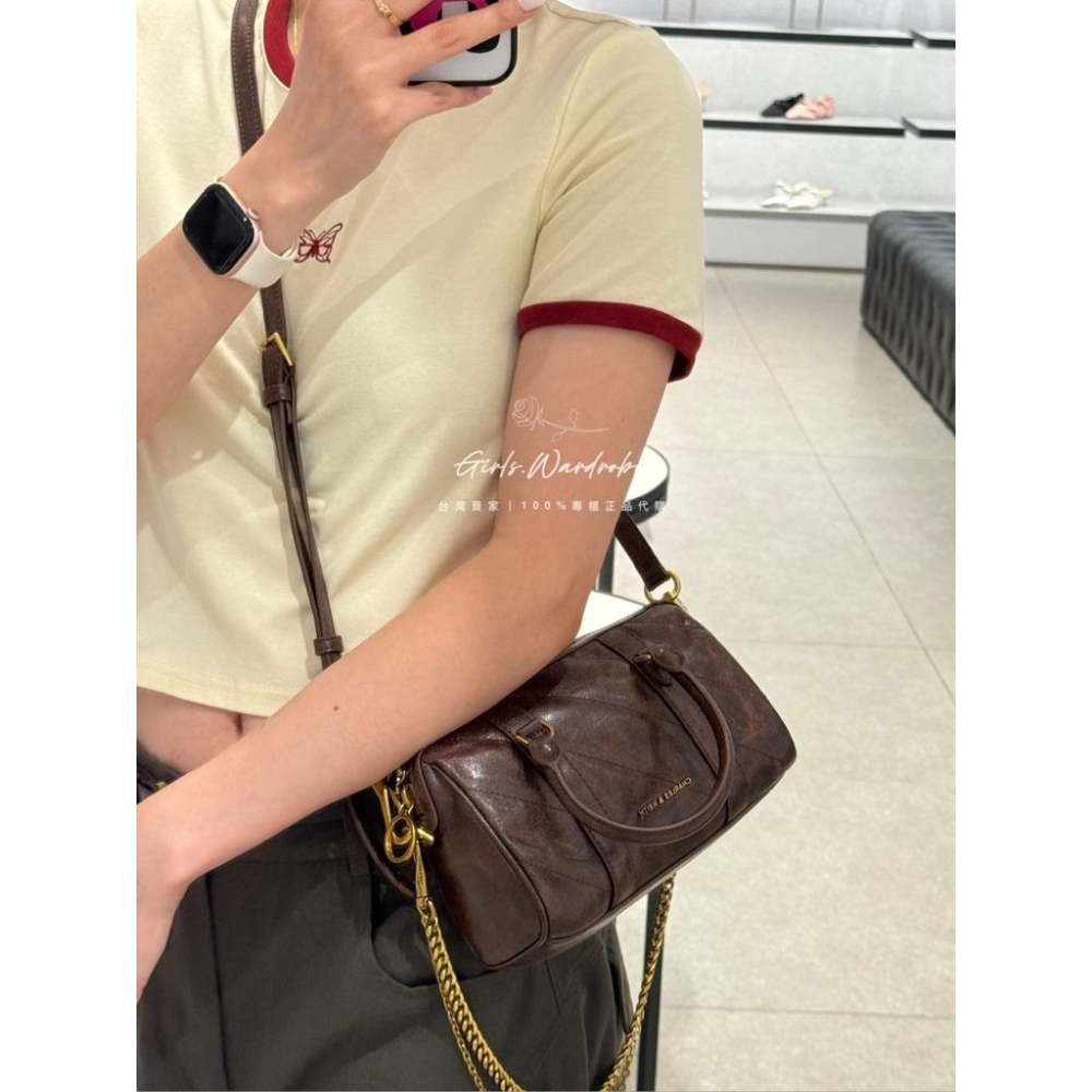 現貨🔥𝐆𝐢𝐫𝐥𝐬.𝐖𝐚𝐫𝐝𝐫𝐨𝐛𝐞｜小ck 多背法鍊條波士頓包CK2-30151559情人節禮物 生日禮物-細節圖2