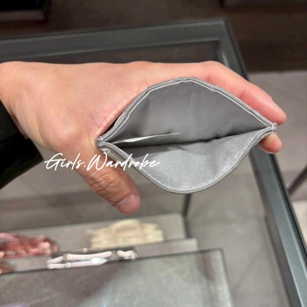 𝐆𝐢𝐫𝐥𝐬.𝐖𝐚𝐫𝐝𝐫𝐨𝐛𝐞｜小ck Ivette 編織卡夾 票卡夾 CK6-50770690-細節圖5