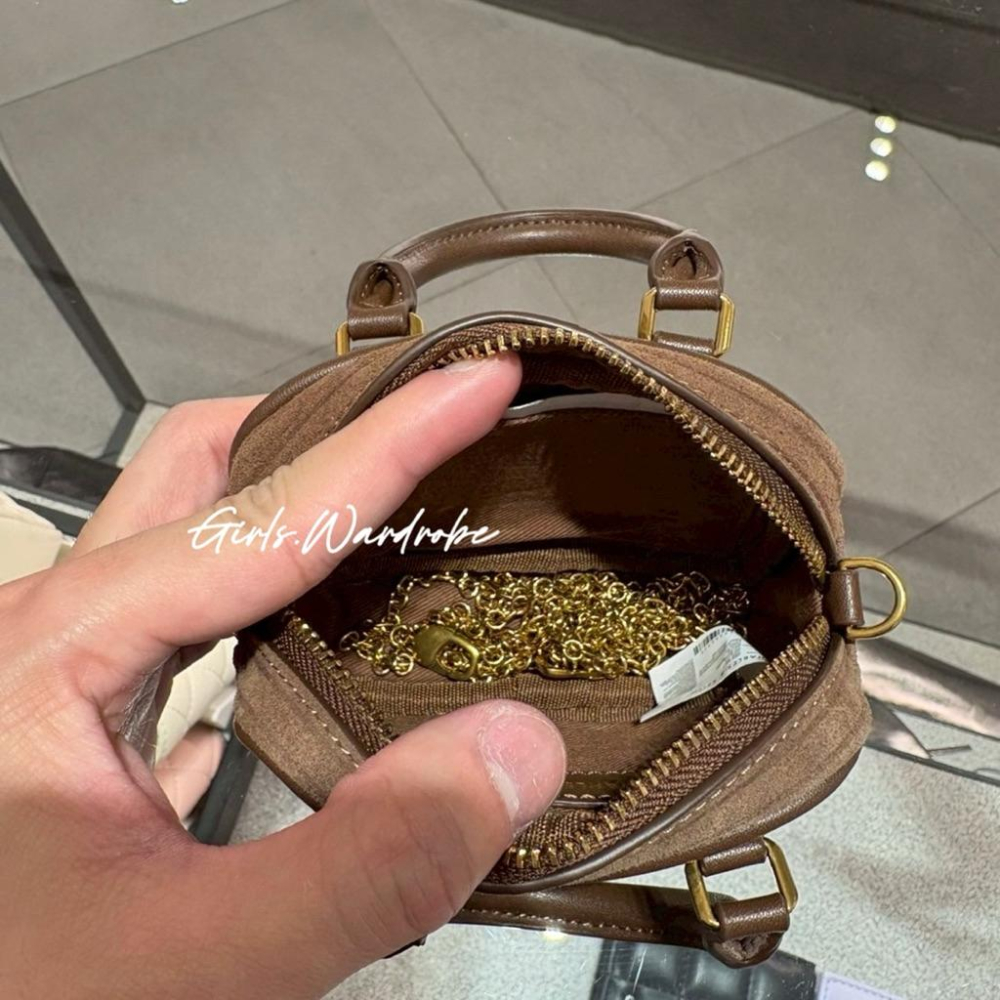 現貨🔥𝐆𝐢𝐫𝐥𝐬.𝐖𝐚𝐫𝐝𝐫𝐨𝐛𝐞｜小ck 附鍊條超迷你小方包 耳機包 包掛CK6-40681221聖誕禮物 交換禮物-細節圖6