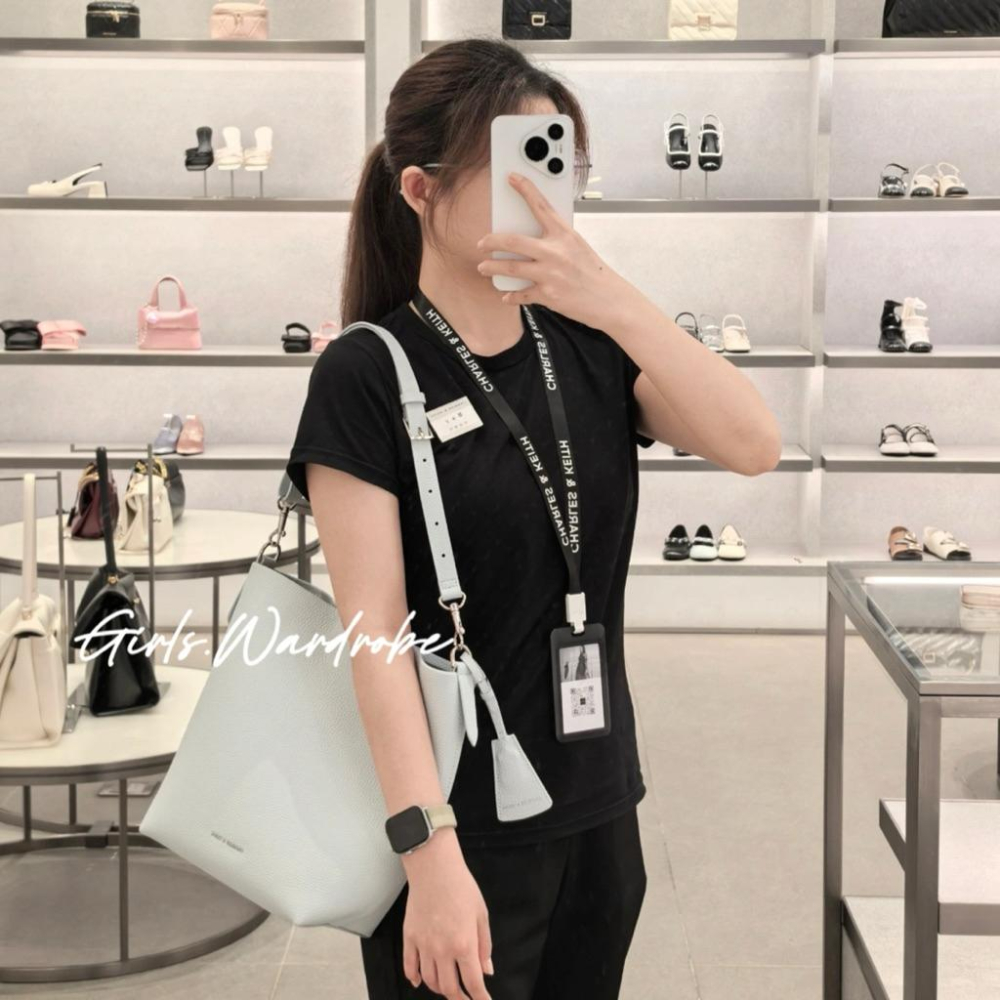 𝐆𝐢𝐫𝐥𝐬.𝐖𝐚𝐫𝐝𝐫𝐨𝐛𝐞｜小ck 附收納包 Beryl 防刮荔枝紋子母水桶包 斜背包 單肩包CK2-10151504-細節圖4