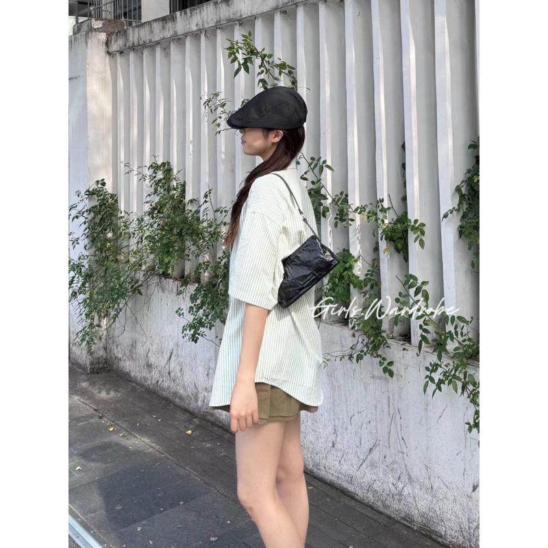 𝐆𝐢𝐫𝐥𝐬.𝐖𝐚𝐫𝐝𝐫𝐨𝐛𝐞｜小ck Lark皺摺感小方包 單肩包 斜背包 麻將包 正品代購CK2-80160183-細節圖2