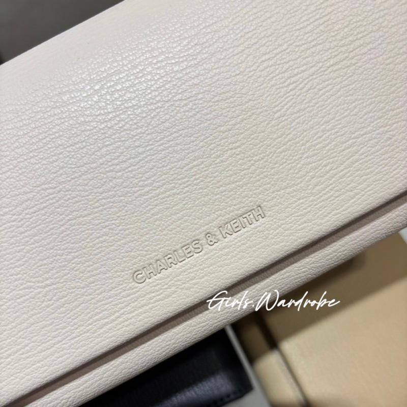 𝐆𝐢𝐫𝐥𝐬.𝐖𝐚𝐫𝐝𝐫𝐨𝐛𝐞｜小CK質感素面壓紋磁釦長夾 錢包CK6-10701370-細節圖6