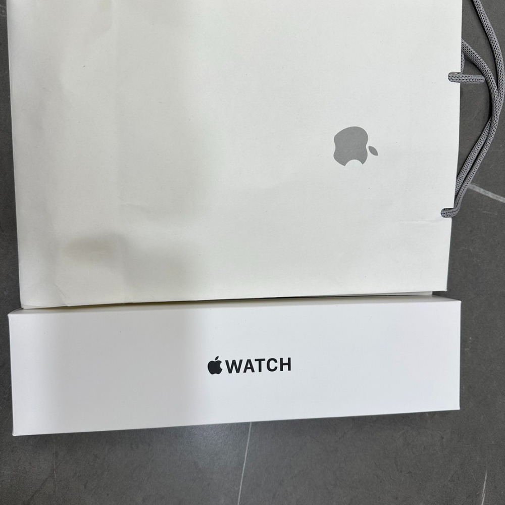 Apple Watch SE 40MM全新未開封- O型腿女孩