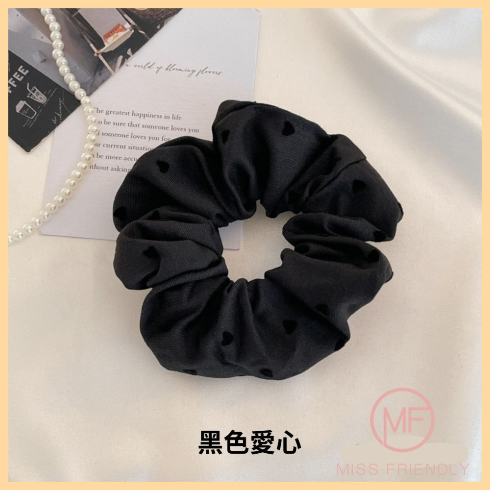 現貨 台灣 ✨ 大腸圈 秋冬新款 韓版 丸子頭 高馬尾 蝴蝶結髮圈 燈心絨大腸髮圈 可愛印花髮圈 愛心 點點 簡約百搭-細節圖10