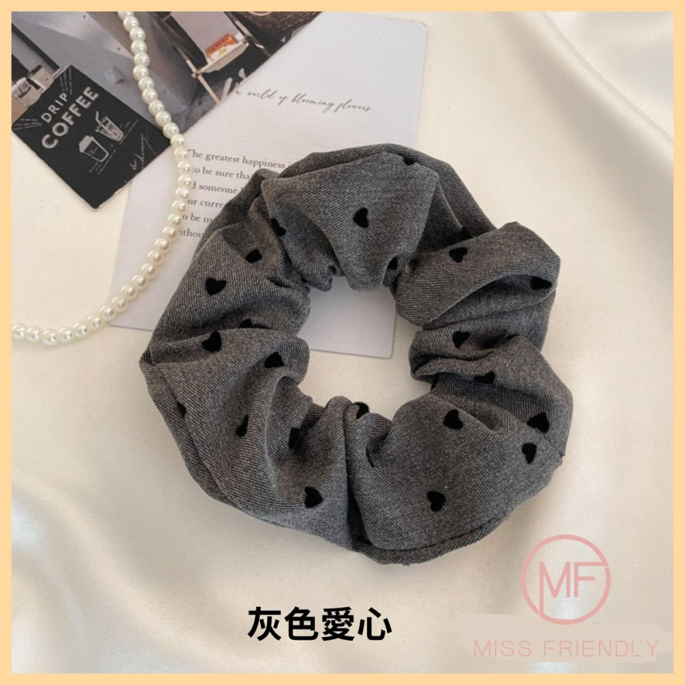 現貨 台灣 ✨ 大腸圈 秋冬新款 韓版 丸子頭 高馬尾 蝴蝶結髮圈 燈心絨大腸髮圈 可愛印花髮圈 愛心 點點 簡約百搭-細節圖11