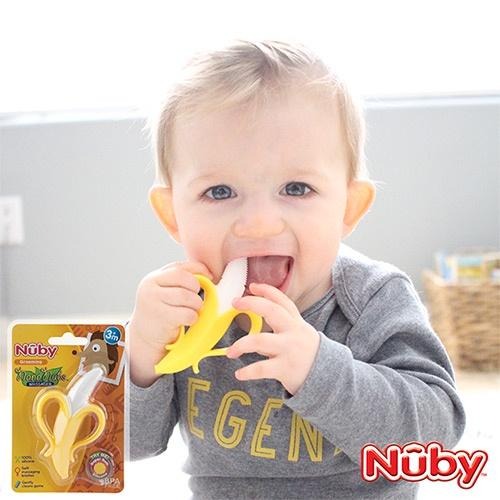 Nuby 香蕉固齒器 按摩器由超柔軟的矽膠製成 按摩刷毛可以清潔、撫慰寶寶的新牙-細節圖4