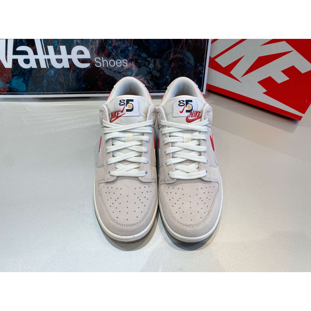 《Value》NIKE SB Dunk Low 85 灰色 白灰 紅勾 麂皮 低筒滑板鞋 DO9457-100-細節圖3