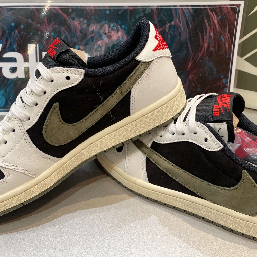 《Value》NIKE Jordan 1 Travis Scott 白色 白黑 白綠 橄欖 倒勾 DZ4137-106-細節圖3