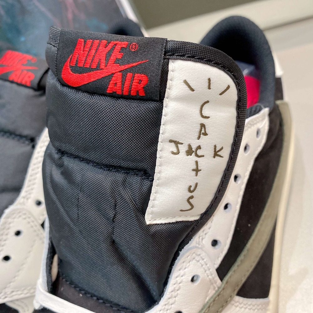 《Value》NIKE Jordan 1 Travis Scott 白色 白黑 白綠 橄欖 倒勾 DZ4137-106-細節圖6