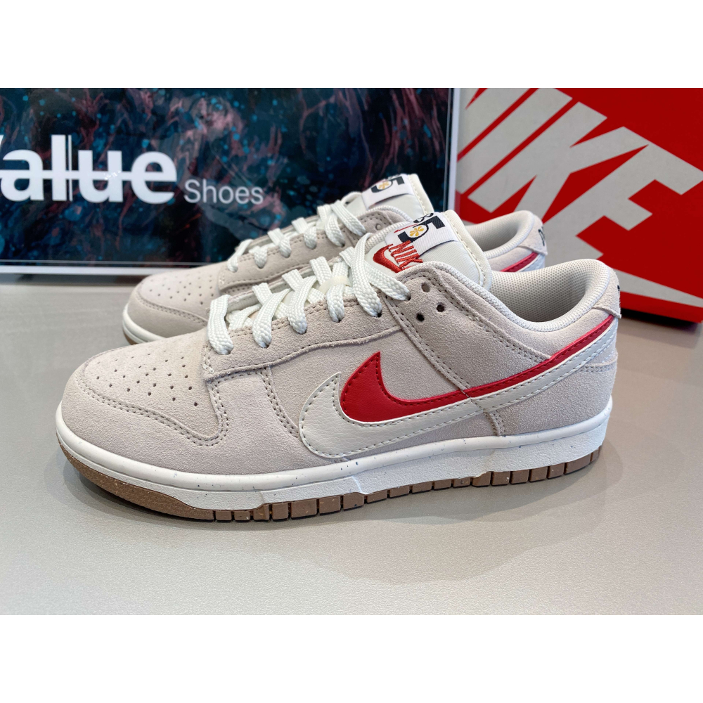 《Value》NIKE SB Dunk Low 白灰 灰紅 麂皮 焦糖底 雙勾 運動 休閒 男女鞋 DO9457-100-細節圖2