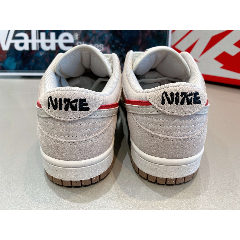 《Value》NIKE SB Dunk Low 白灰 灰紅 麂皮 焦糖底 雙勾 運動 休閒 男女鞋 DO9457-100-細節圖5