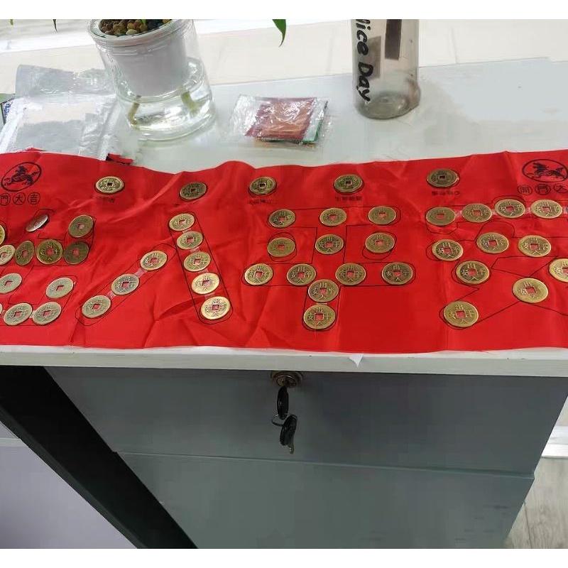 【富貴坊】『開光』五帝錢出入平安(送紅布,已黏上銅錢)，五帝錢，開門大吉，五帝古錢門檻，開運地墊，化煞防小人，提升地氣-細節圖3