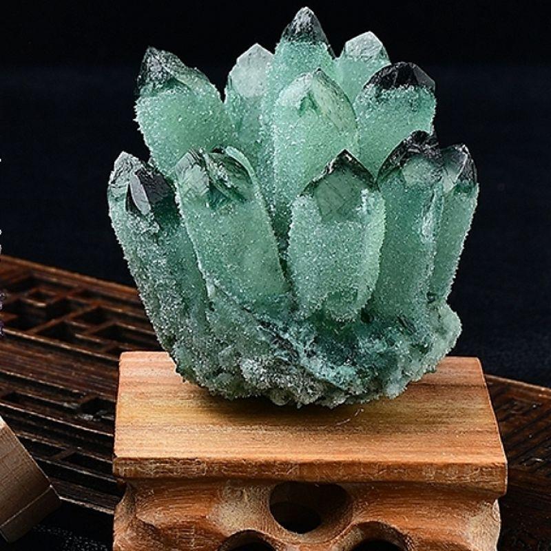 『富貴坊』【開光淨化】天然綠水晶簇(送底座)，綠水晶柱，綠水晶，水晶，學生考試，升遷面試，東陵玉，綠幽靈，升官發財-細節圖2