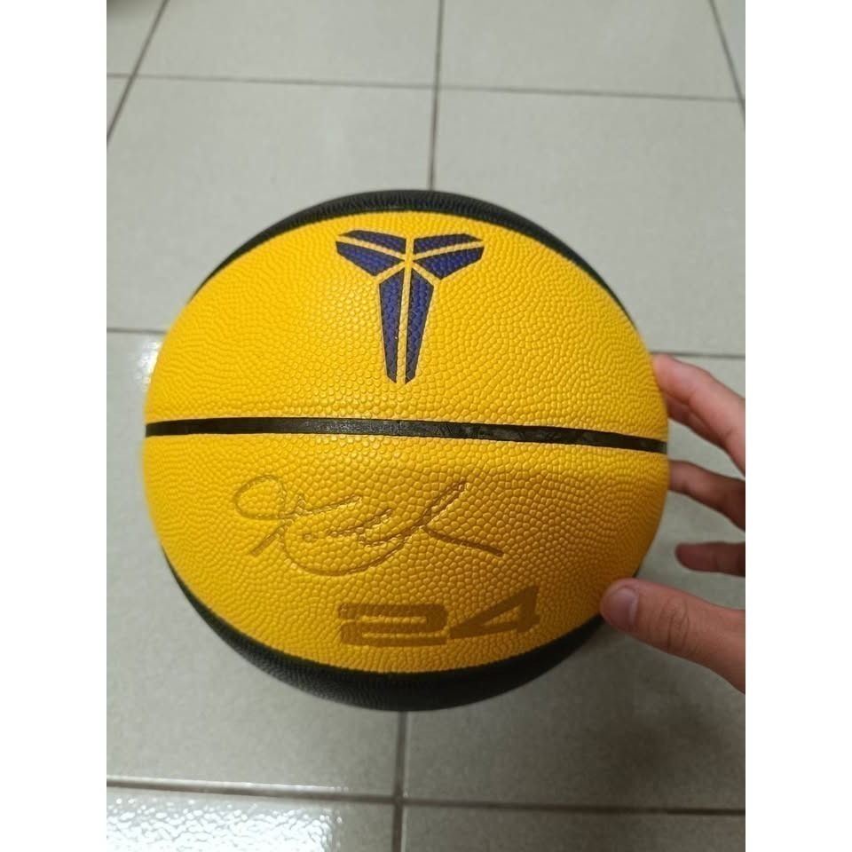 全新 Kobe 紀念籃球 籃球 紀念球 收藏球 柯比 布萊恩 黑曼巴 kobe bryant 曼巴-細節圖3