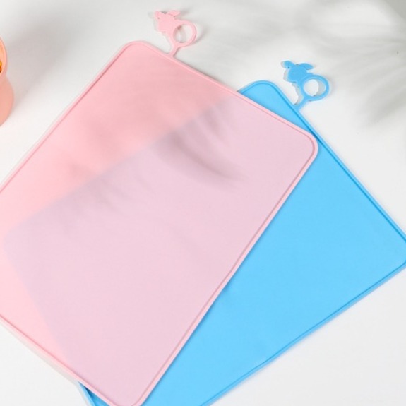 防溢餐墊 🍮 防水餐墊 餐墊 進食墊 寵物 貓 狗 粉 藍 可掛式 可洗 5mm厚度 柔軟親膚-細節圖3