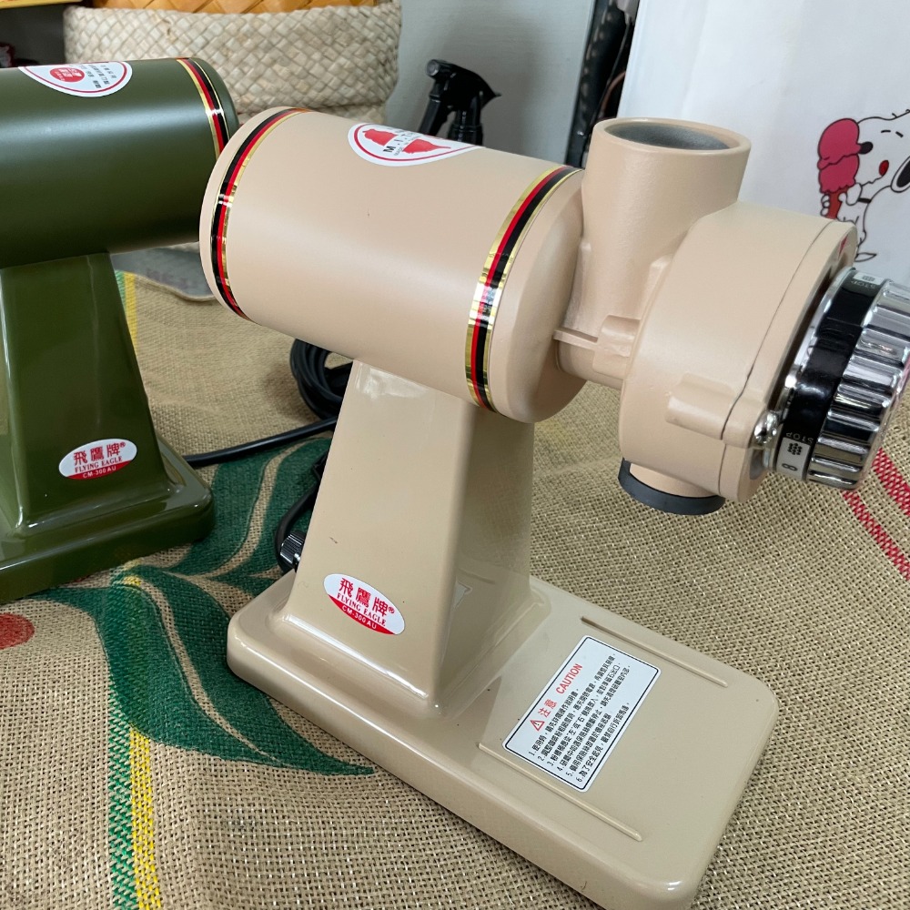 8款台灣製 飛鷹牌【獨家新款軍綠、奶茶色】咖啡磨豆機《送毛刷+豆匙+吹球》小飛鷹 CM-300AU 研磨機-細節圖6