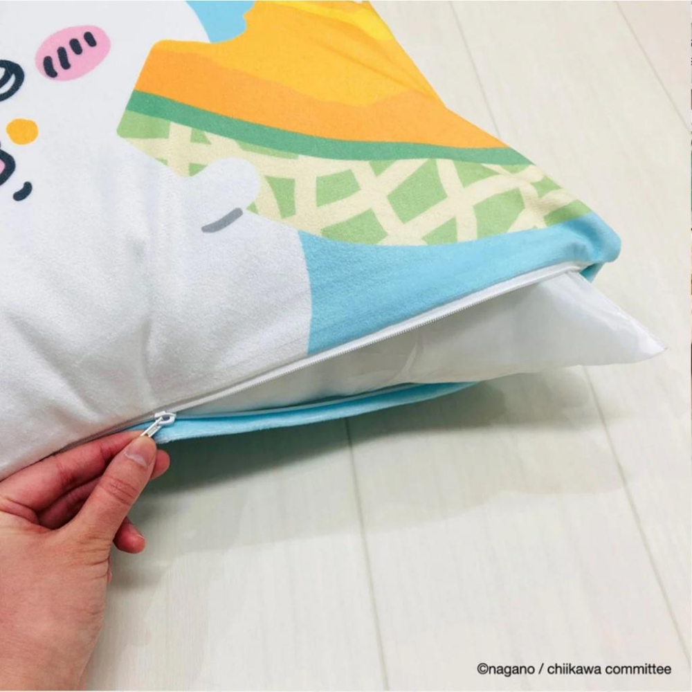 日本 正版 吉伊卡哇 烏薩奇 小桃 小八貓 抱枕 枕頭 枕頭套 靠墊 枕芯 交換禮物 禮物 Chiikawa-細節圖5