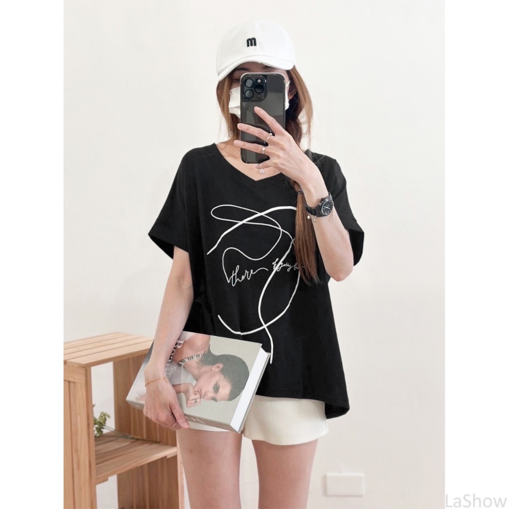 🌟短袖T恤🌟 V領不規則線條燙印-細節圖2