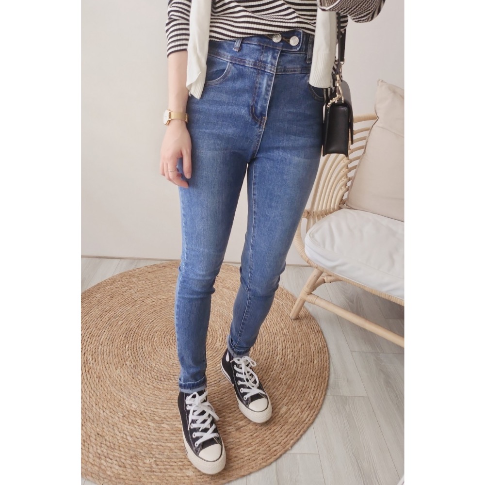 🌟極緻顯瘦🌟 左右雙釦微刷白✅修身窄管褲 窄直小腳褲💯-細節圖2