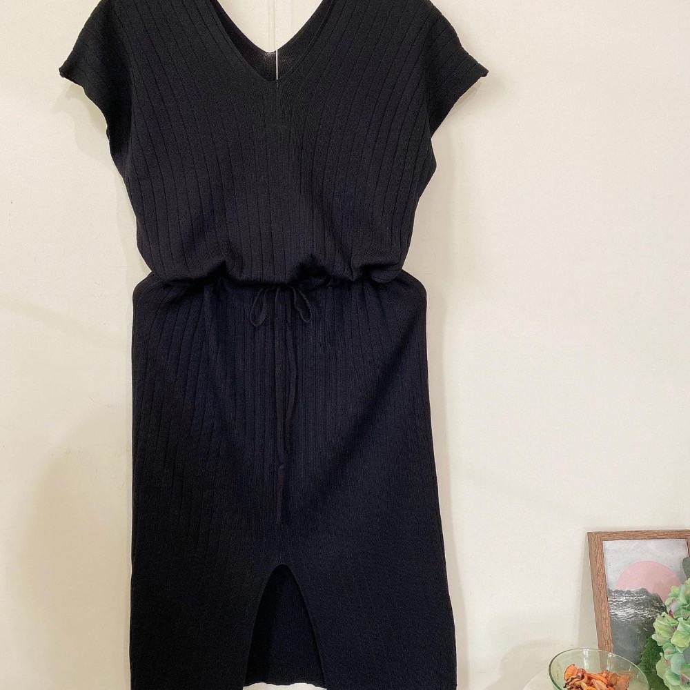 ．涼感坑條簡約洋裝-細節圖9