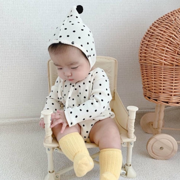 包屁衣【24H出貨】💛韓系 點點印花長袖包屁衣（附贈帽子）包屁衣 新生兒包屁衣 長袖包屁衣 新生兒衣服 嬰兒衣服 童裝-細節圖3