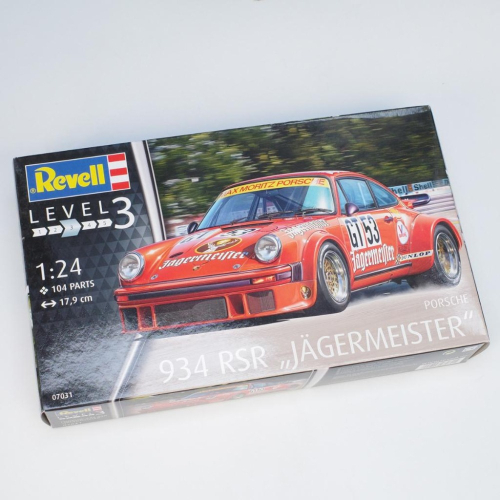 [从人] 現貨 Revell 1/24 Porsche 934 RSR JAGERMEISTER 07685