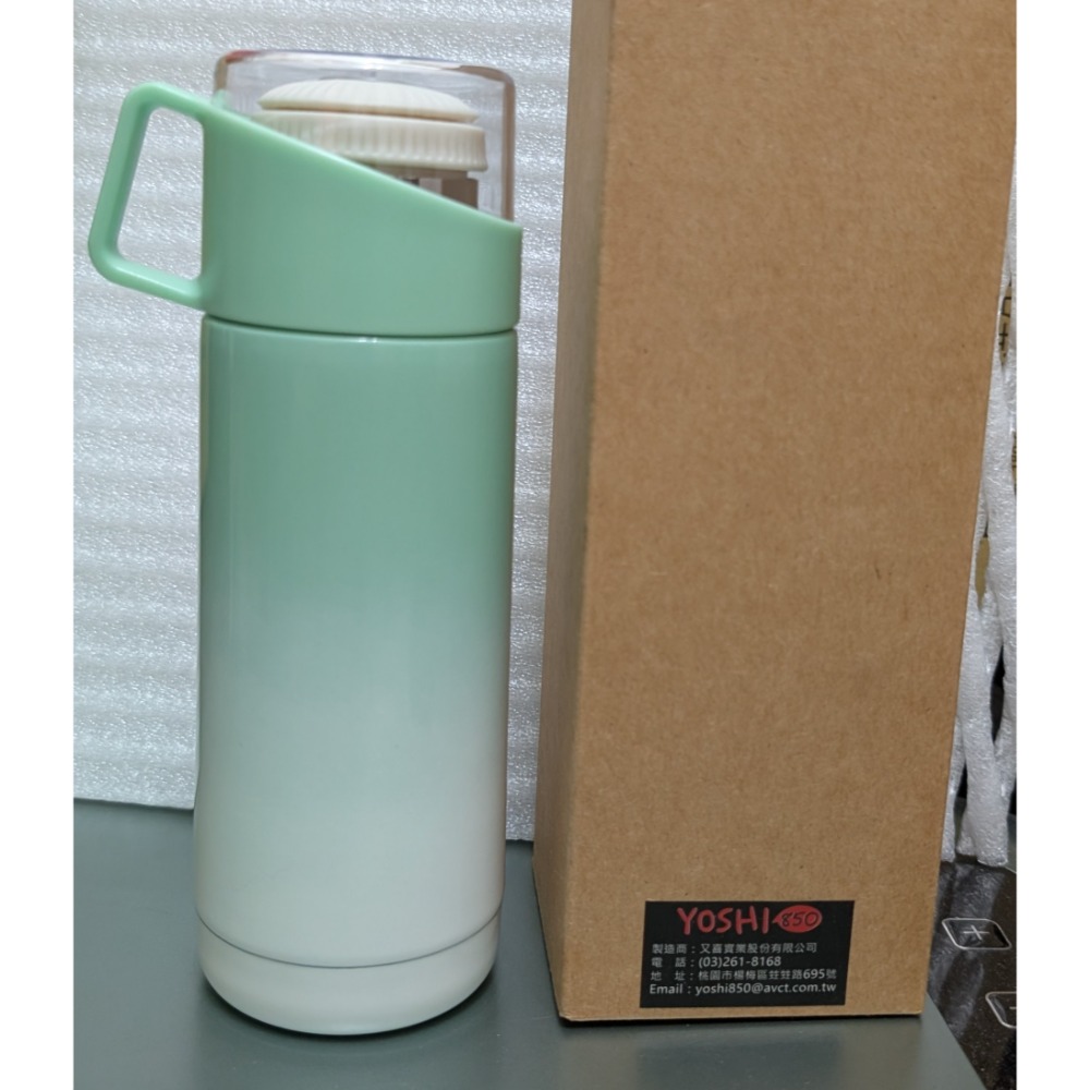 MOOMIN姆明漸層保溫瓶綠350ml瓶身圖案為經典角色Snufkin半透明瓶蓋附有手提環設計輕巧方便隨身攜帶-細節圖4