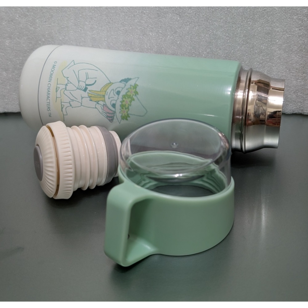 MOOMIN姆明漸層保溫瓶綠350ml瓶身圖案為經典角色Snufkin半透明瓶蓋附有手提環設計輕巧方便隨身攜帶-細節圖6