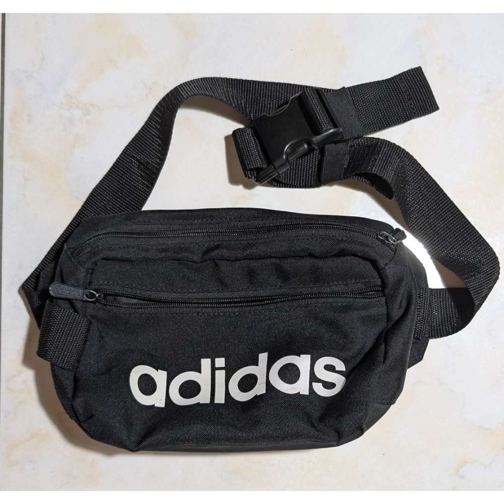 阿迪達斯adidas黑色聚酯纖維斜背包LIN CORE WAISTB腰包DT4827白Logo隨身包-細節圖2