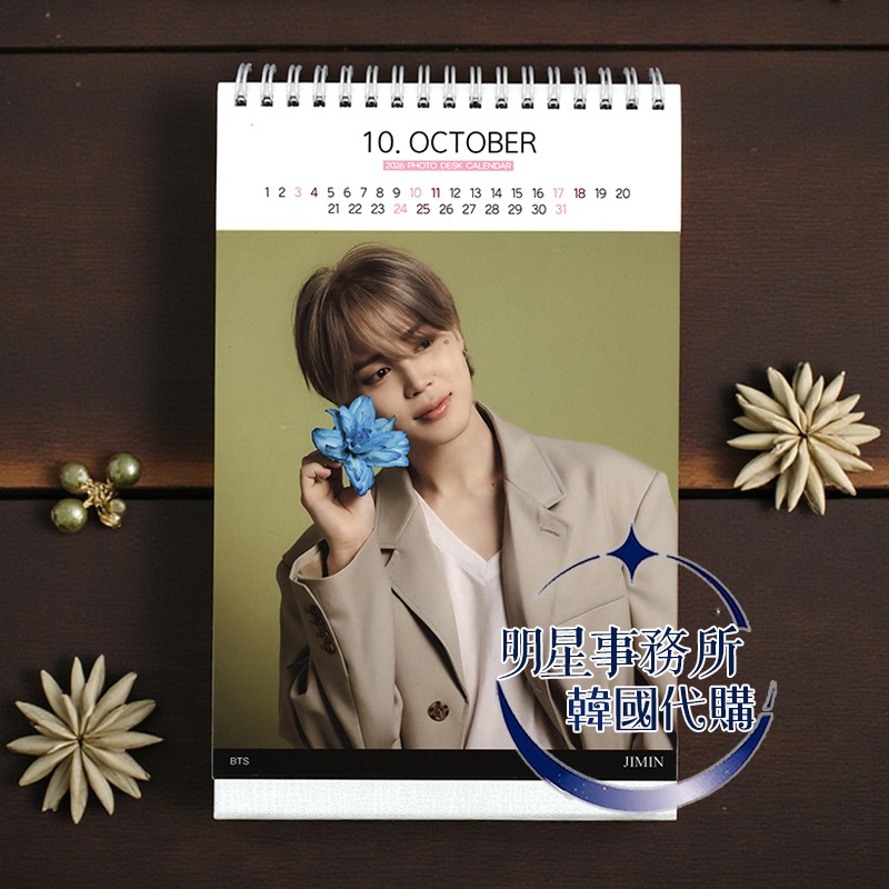 韓國代購 防彈少年團 BTS Jimin 朴智旻 2026 ～ 2027 年曆 直立式照片 桌曆 台曆 + 貼紙-細節圖2