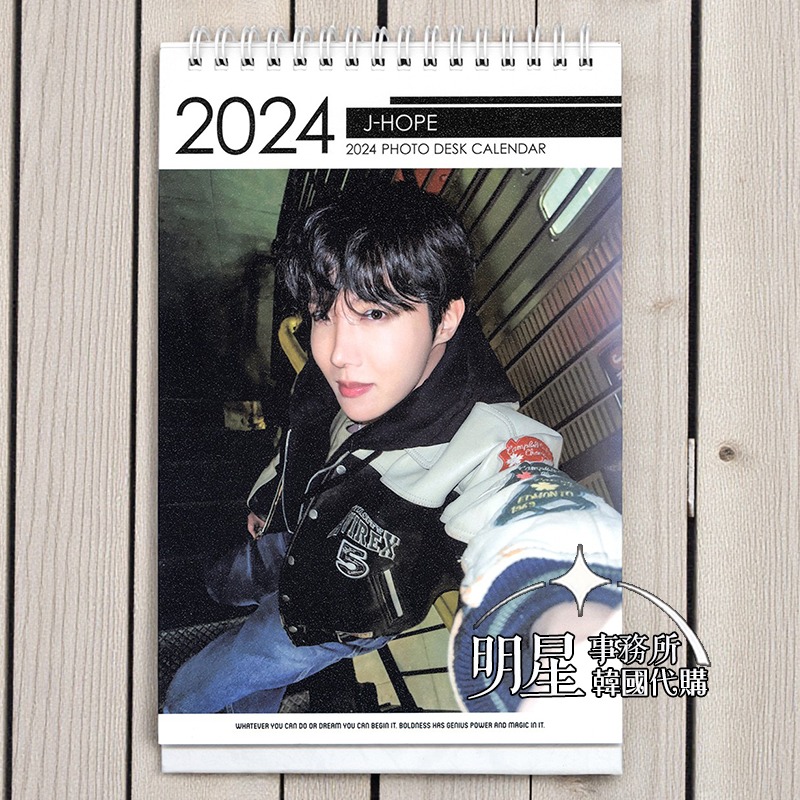 韓國代購 防彈少年團 號錫 BTS JHOPE 2026 ~ 2027 鄭號錫 年曆 直立式照片桌曆台曆+貼紙-規格圖4