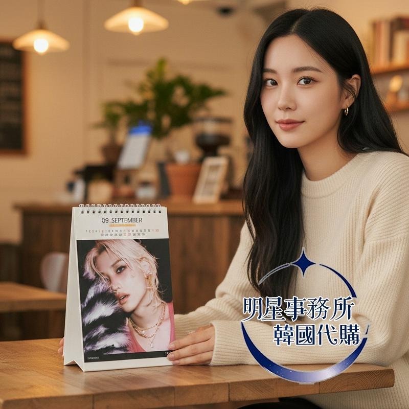 韓國代購 SKZ Stray Kids Felix 李龍馥 年曆 2026 ~ 2027 直立式桌曆台曆+貼紙-細節圖4