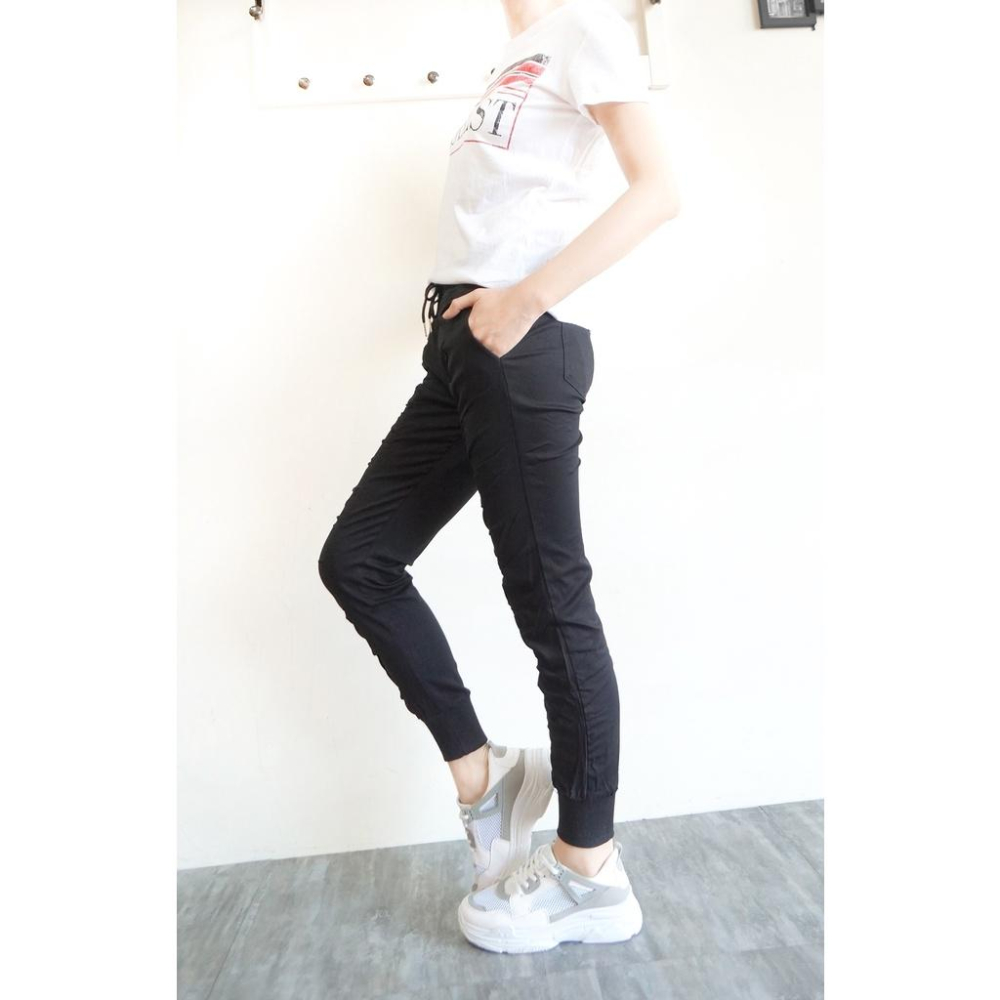 現貨 -8KG薄款彈力束口褲 女生縮口褲 鬆緊拉繩 顯瘦抓皺 百搭黑褲 束口褲女 休閒褲女【554-978】M~2L-細節圖8