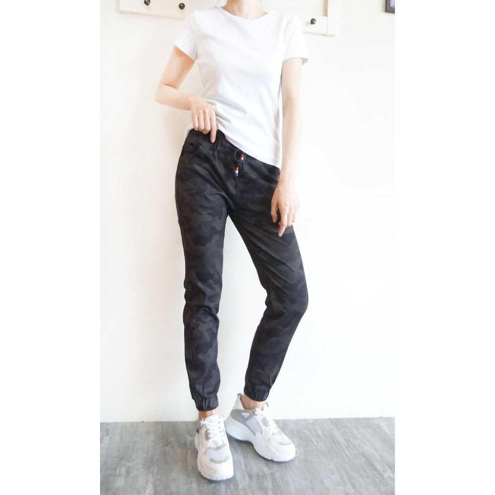 迷彩縮口褲 彈力迷彩褲 大尺碼 束口褲 工作褲 哈倫褲 鬆緊腰拉繩 休閒褲 韓版顯瘦 迷彩長褲【834-973】M~3L-細節圖8