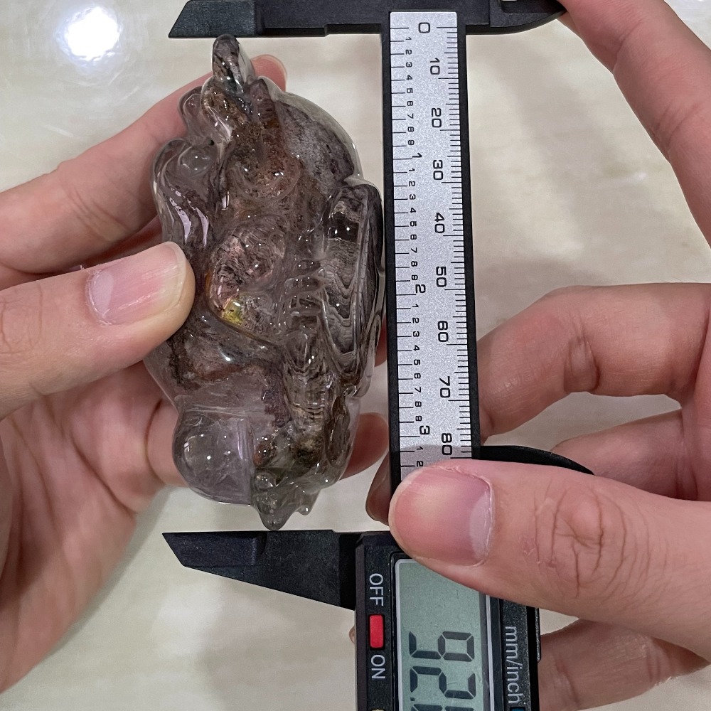 意象幽靈金蟾 幽靈水晶 帶彩虹光 三腳蟾蜍 三腳金蟾 招財開運擺件 附專屬帶彩燈底座 贈已穿孔粉晶愛心-細節圖9