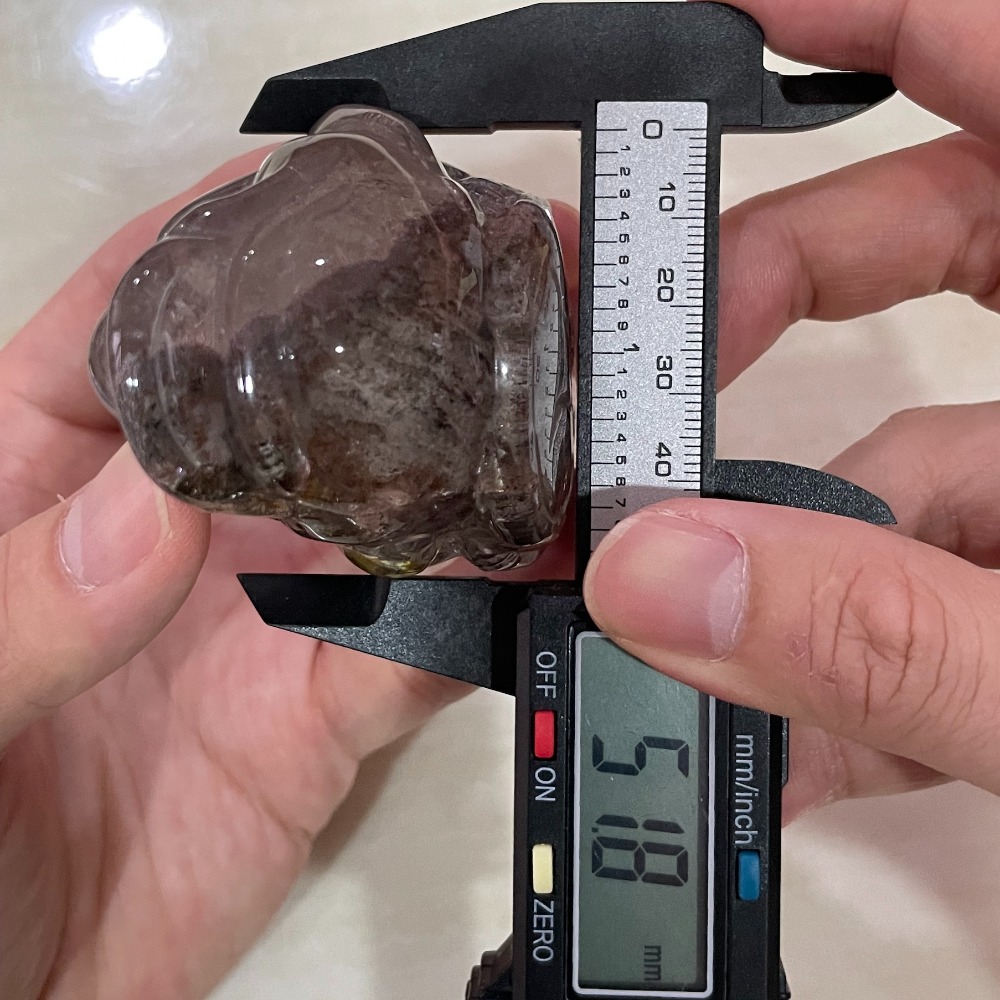 意象幽靈金蟾 幽靈水晶 帶彩虹光 三腳蟾蜍 三腳金蟾 招財開運擺件 附專屬帶彩燈底座 贈已穿孔粉晶愛心-細節圖10