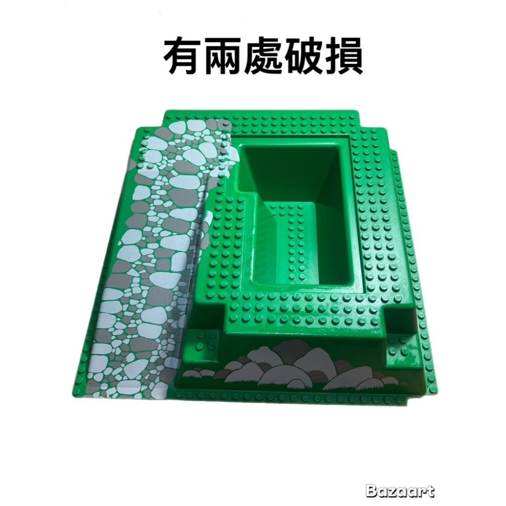 有兩處破損與小白痕