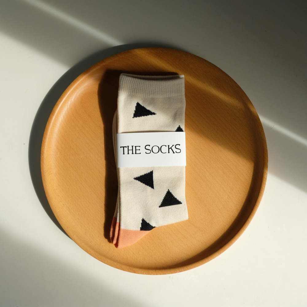 【日本大阪 THE SOCKS_三邊形_象牙白】日本製 設計襪子 三角形 三邊形 三角世界 棉襪 官方正品現貨在台-細節圖2