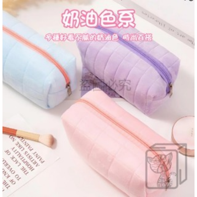 🔥容量加大🔥絨面化妝包 網美系化妝包 萬用包 筆袋 毛絨包 旅行化妝包 化妝品收納包 枕頭包 化妝袋 旅行洗漱包-細節圖6