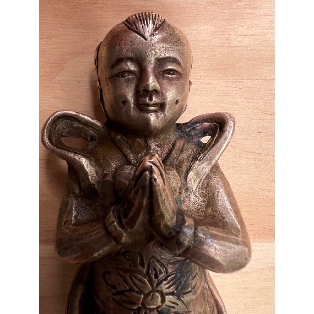 明清古董善財童子！是觀音菩薩的隨侍！其法像極具靈動，整體銅材質穩重。今特來找恩公，能捨難捨的人即開了善財的好緣份輕鬆得寶-細節圖5