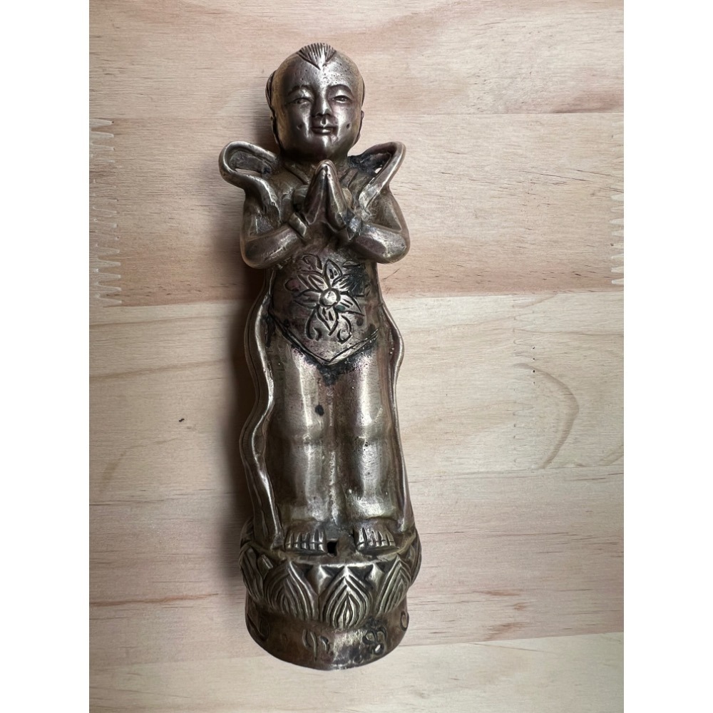 明清古董善財童子！是觀音菩薩的隨侍！其法像極具靈動，整體銅材質穩重。今特來找恩公，能捨難捨的人即開了善財的好緣份輕鬆得寶-細節圖6