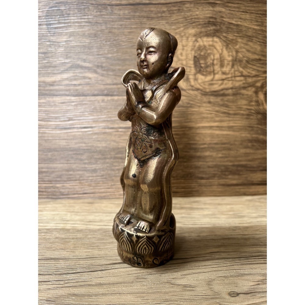 明清古董善財童子！是觀音菩薩的隨侍！其法像極具靈動，整體銅材質穩重。今特來找恩公，能捨難捨的人即開了善財的好緣份輕鬆得寶-細節圖2