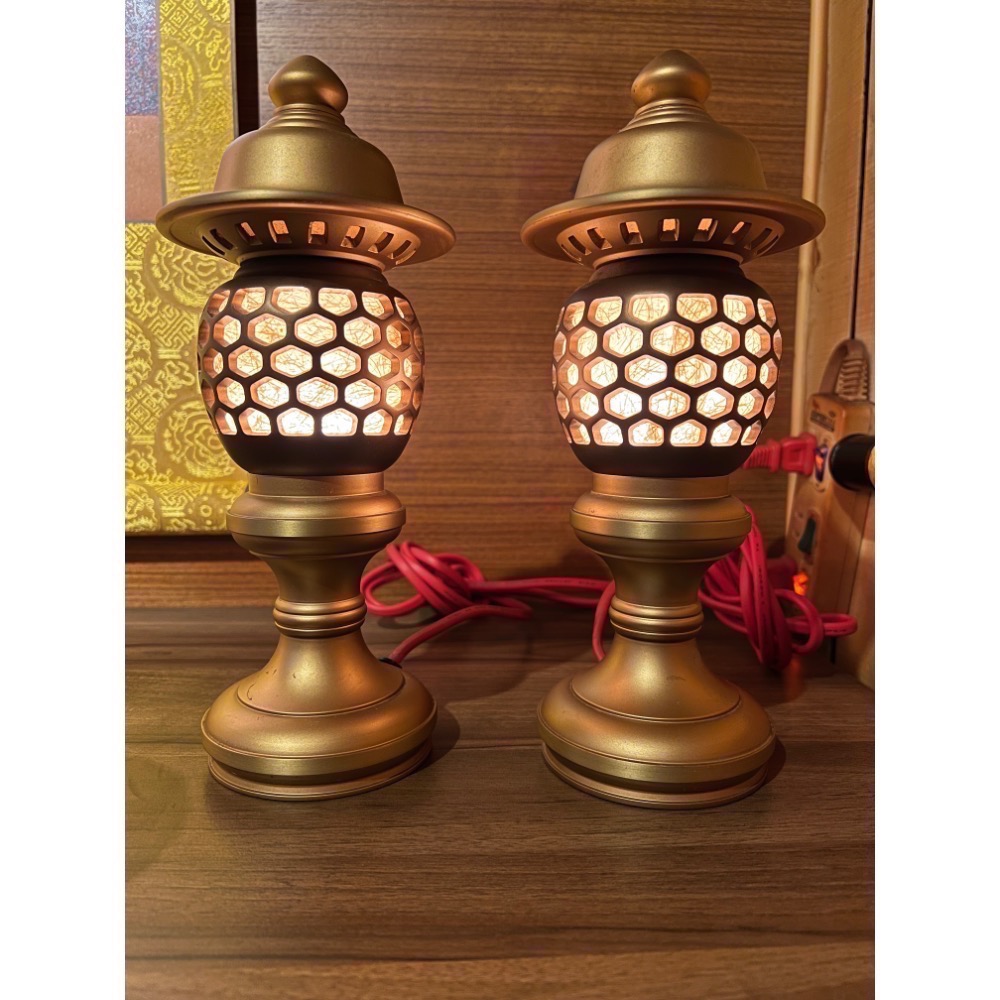 台灣製供佛純銅手染光明燈+純銅香爐很重真材實料一起賣只要六千原是供千手觀音用已移駕至大廳所以釋出給有需要的朋友可省很多錢-細節圖2