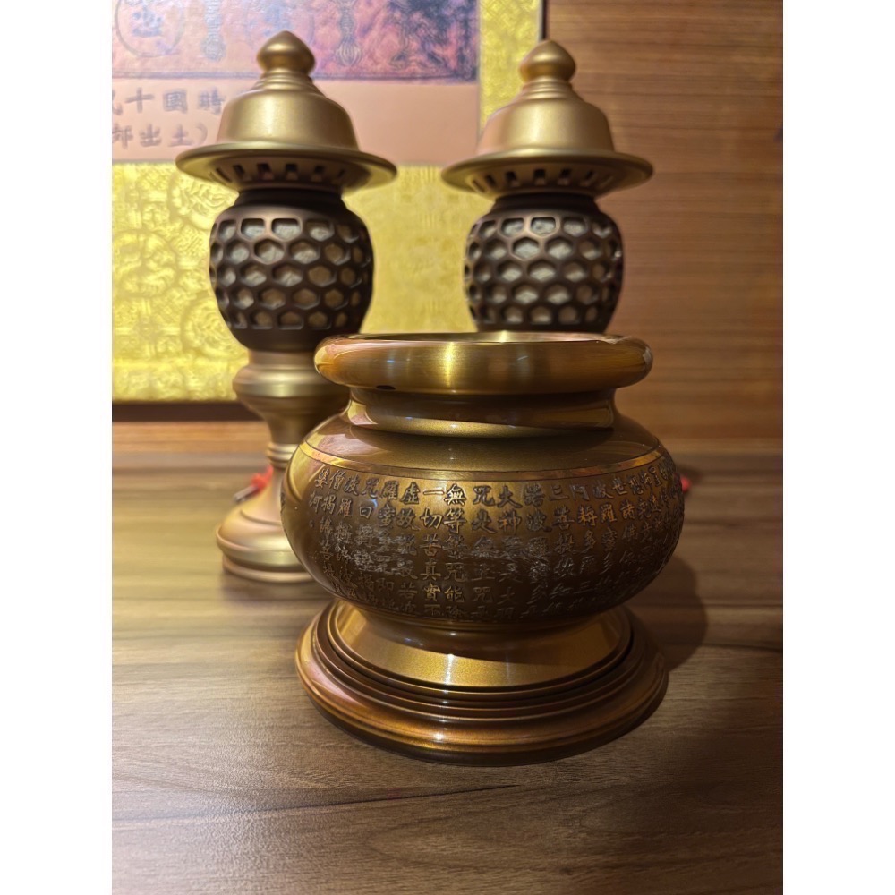 台灣製供佛純銅手染光明燈+純銅香爐很重真材實料一起賣只要六千原是供千手觀音用已移駕至大廳所以釋出給有需要的朋友可省很多錢-細節圖3
