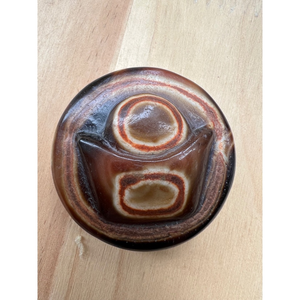 金元寶天地極品天珠是可遇不可求的聖珠具備辟邪避災的四通八達能力珠身潤澤圖騰特殊老天珠更帶出不凡的氣場財氣上揚-細節圖2