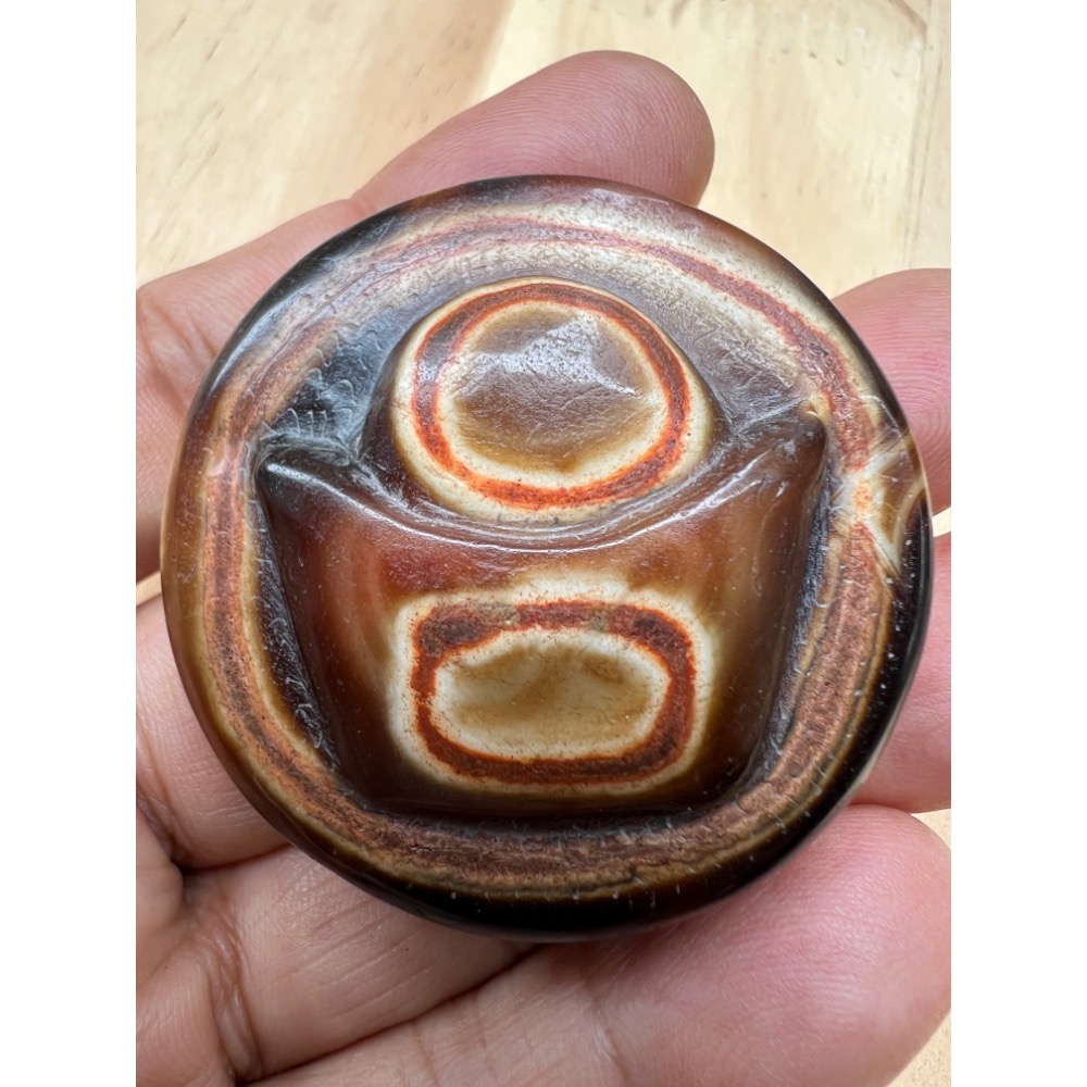 金元寶天地極品天珠是可遇不可求的聖珠具備辟邪避災的四通八達能力珠身潤澤圖騰特殊老天珠更帶出不凡的氣場財氣上揚-細節圖4