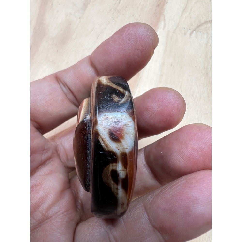 金元寶天地極品天珠是可遇不可求的聖珠具備辟邪避災的四通八達能力珠身潤澤圖騰特殊老天珠更帶出不凡的氣場財氣上揚-細節圖6